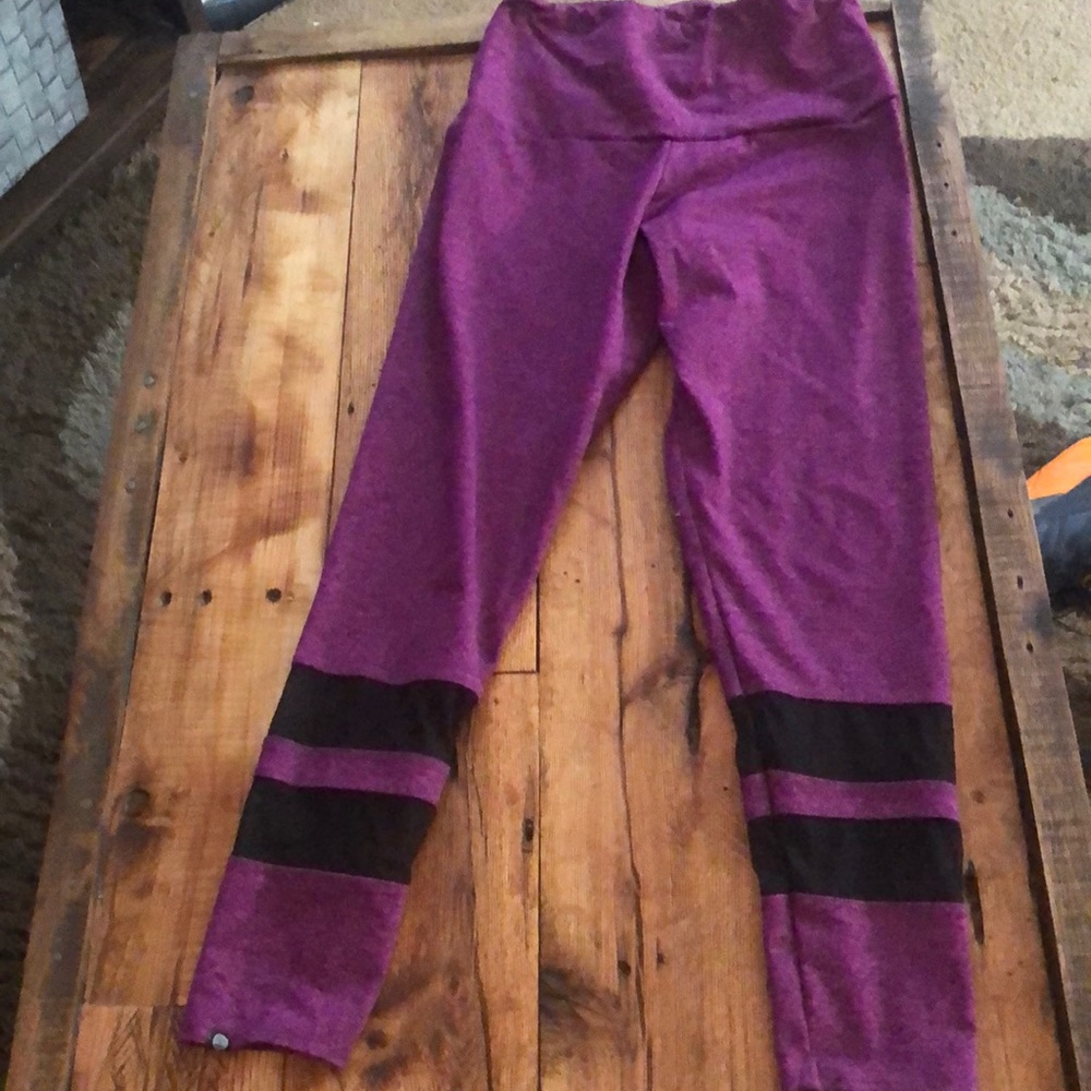 Onzie heathered Fuschia and mesh black leggings